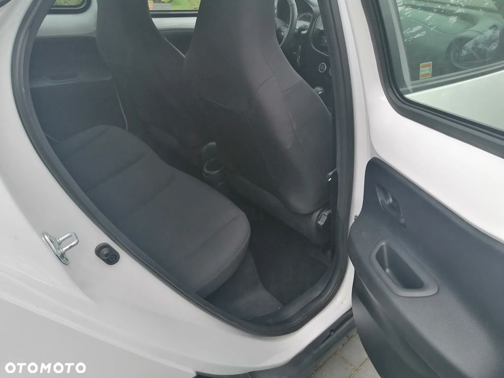 Toyota Aygo x.shift x-play connect - 16