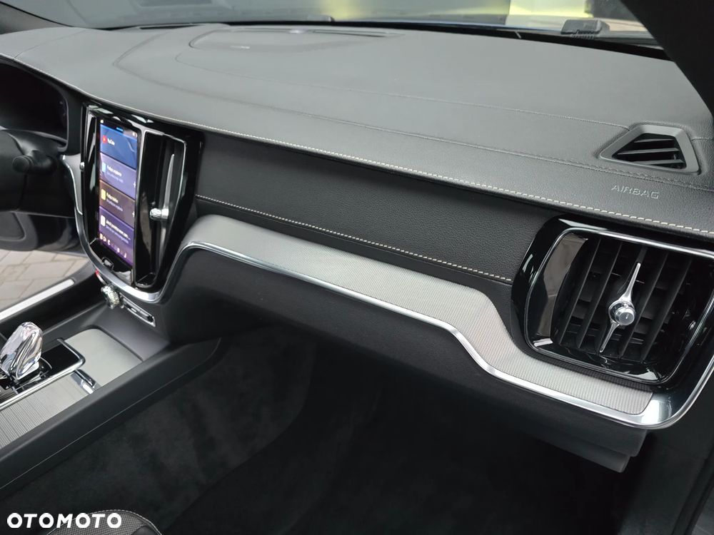 Volvo S60 B5 B AWD Ultimate Dark - 22