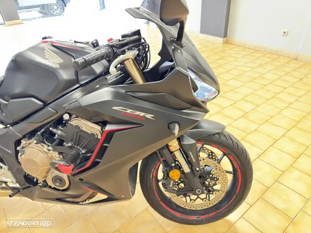 Honda CBR 650R - 8