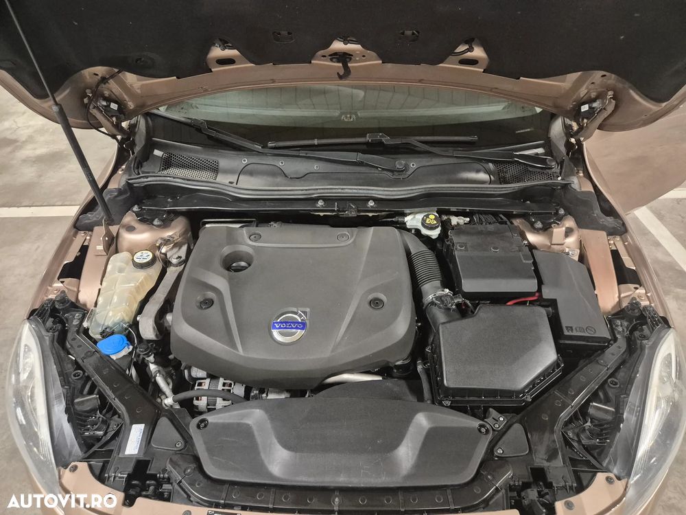 Volvo V40 D4 VEA R-Design - 8