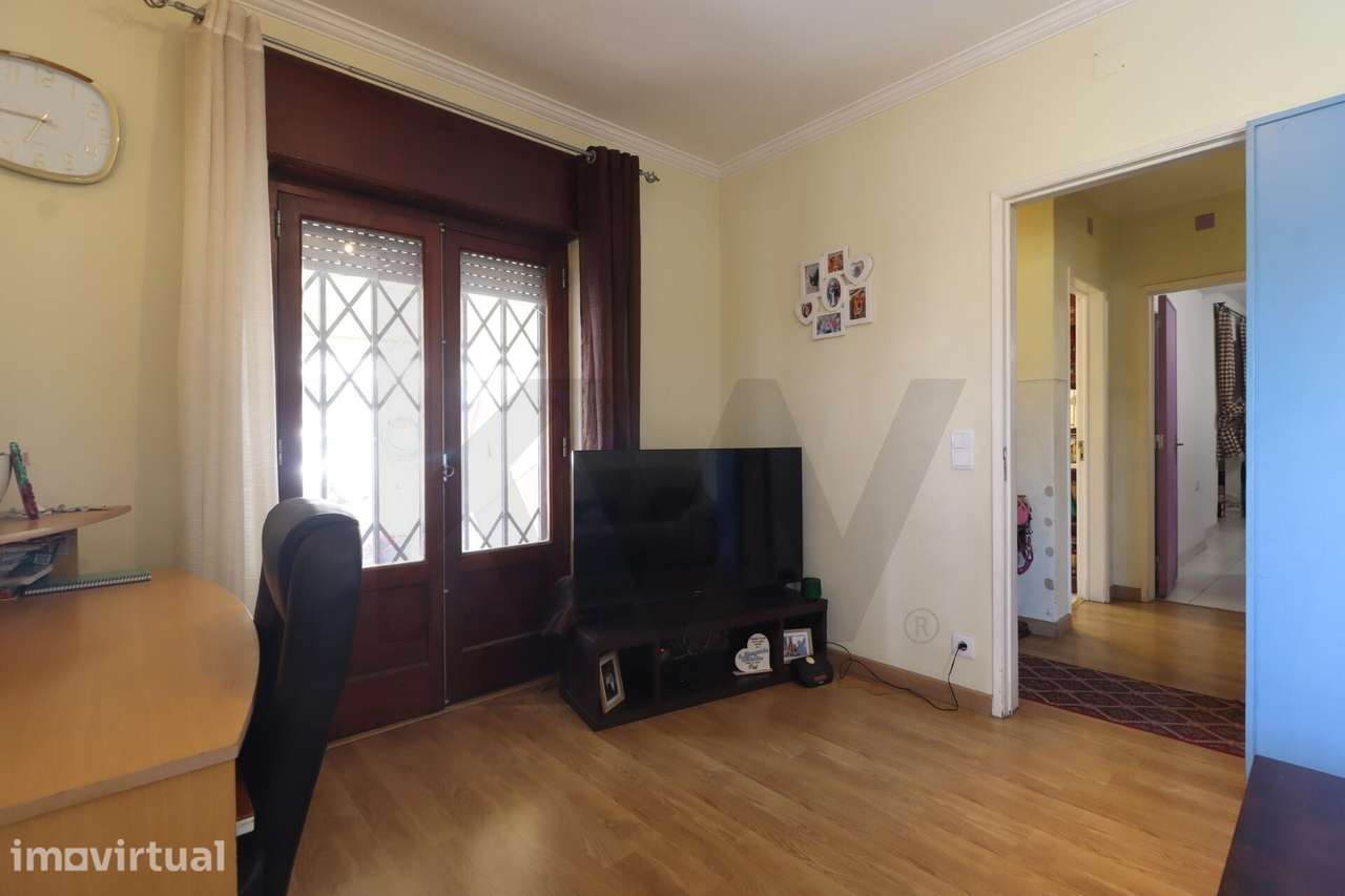 Moradia Geminada-Excelente oportunidade no Estoril - Grande imagem: 3/24