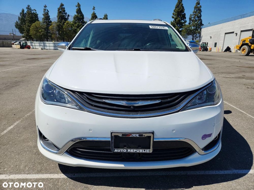 Chrysler Pacifica - 2