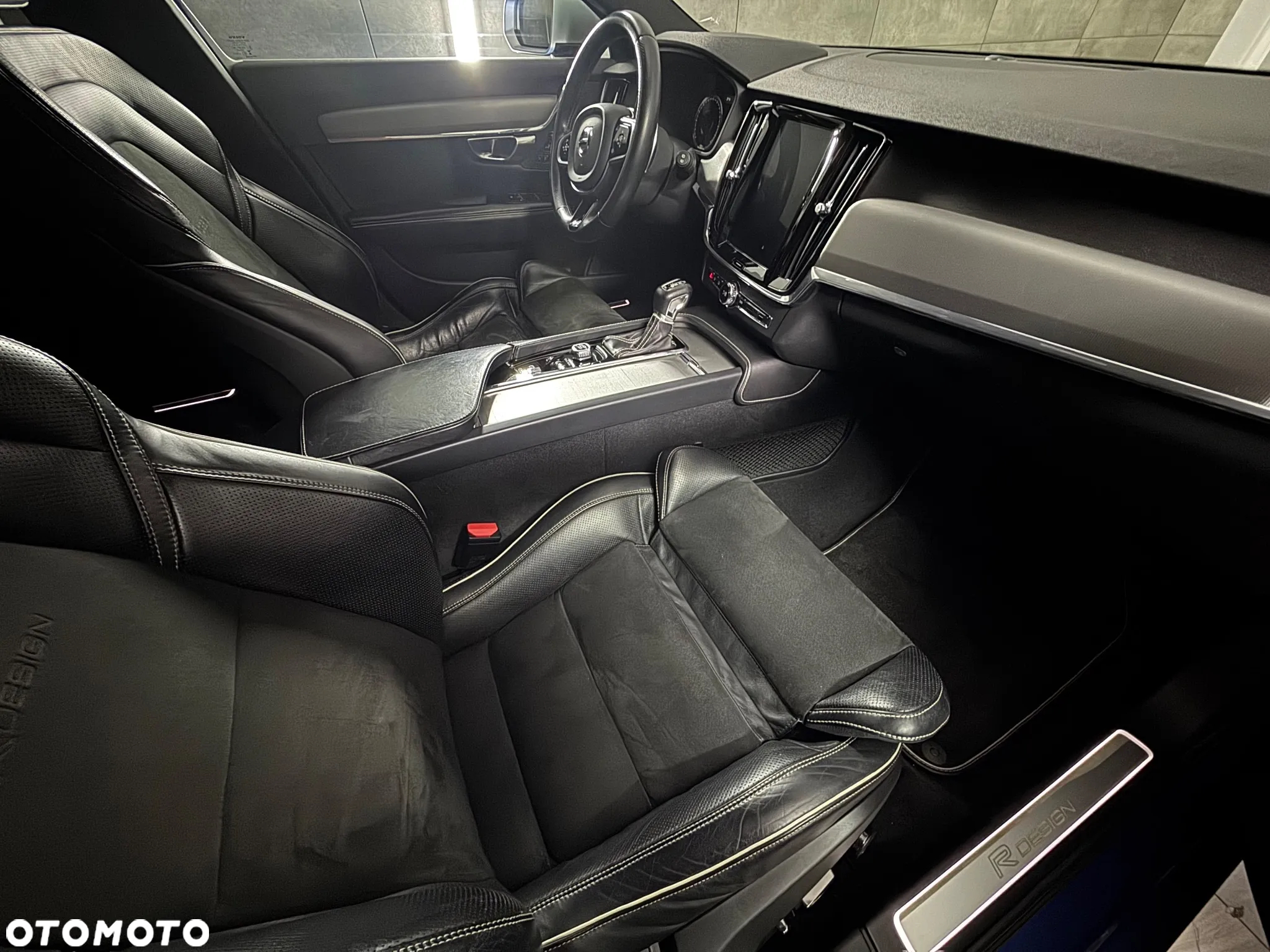 Volvo V90 D5 AWD R-Design - 17