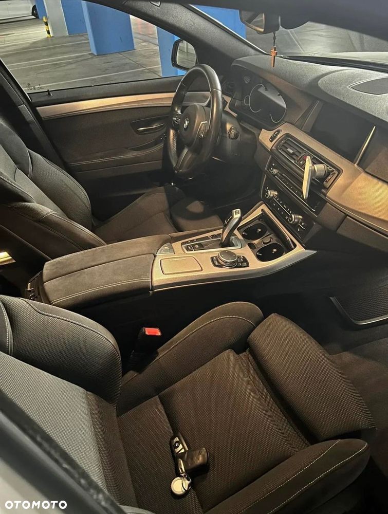 BMW Seria 5 520d xDrive - 23
