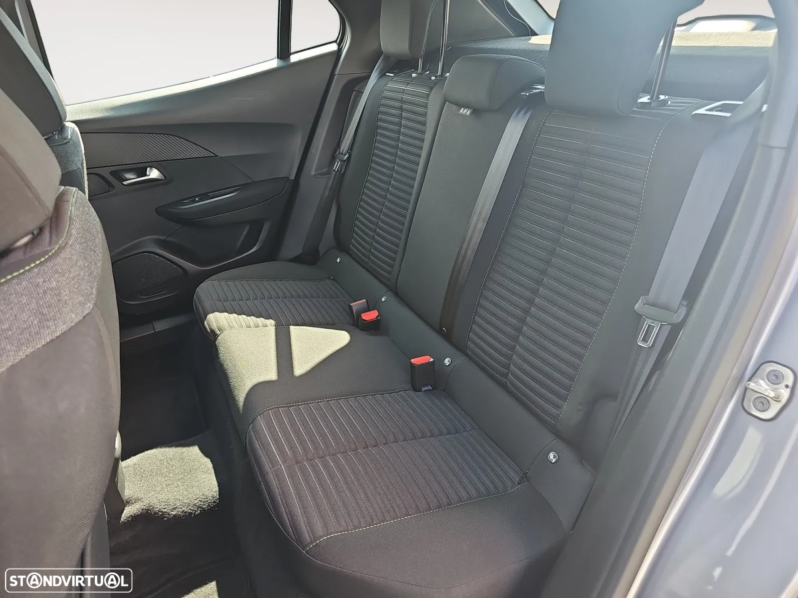 Peugeot e-2008 54 kWh Active - 15