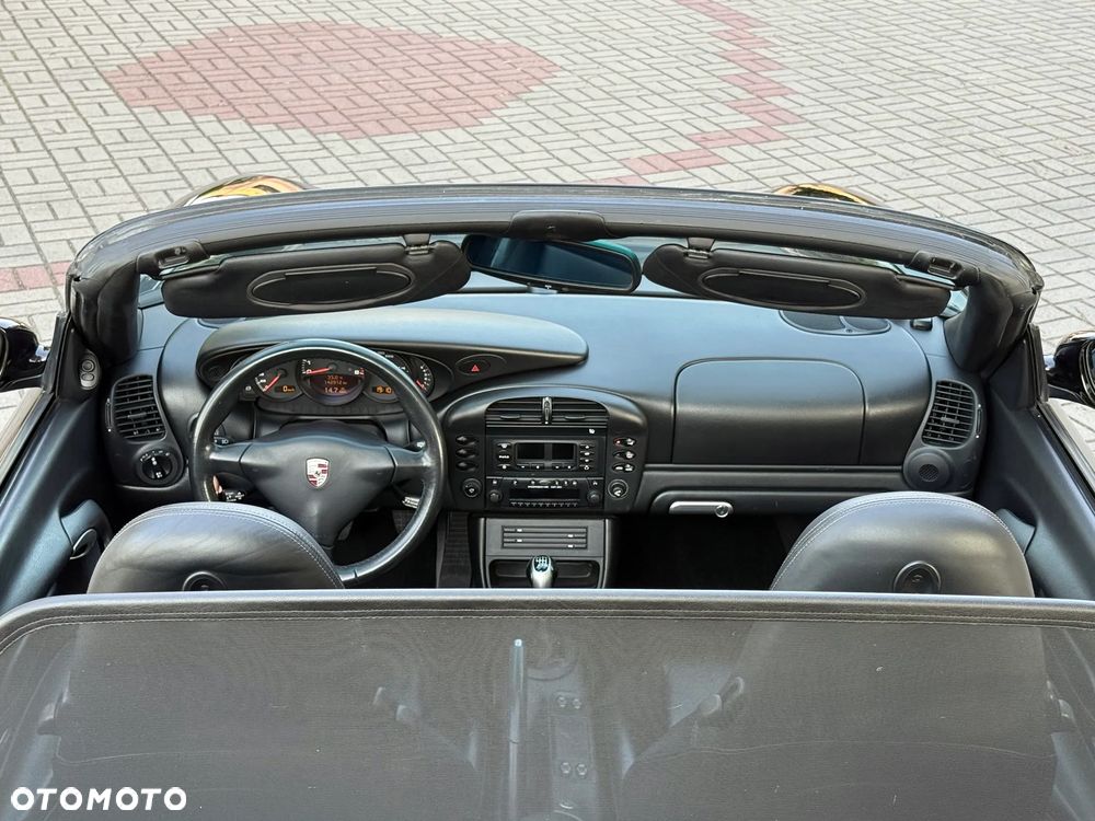 Porsche 911 Carrera - 31