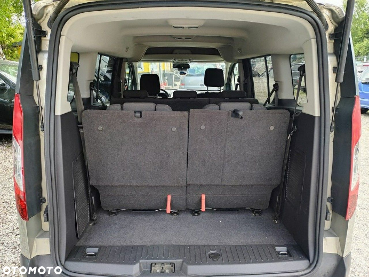 Ford Tourneo Connect Grand - 15