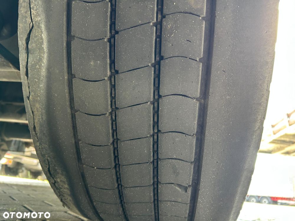 Schmitz Cargobull SCS Mega Varios; dach podnoszony; koła 385/55 R22,5 - 13