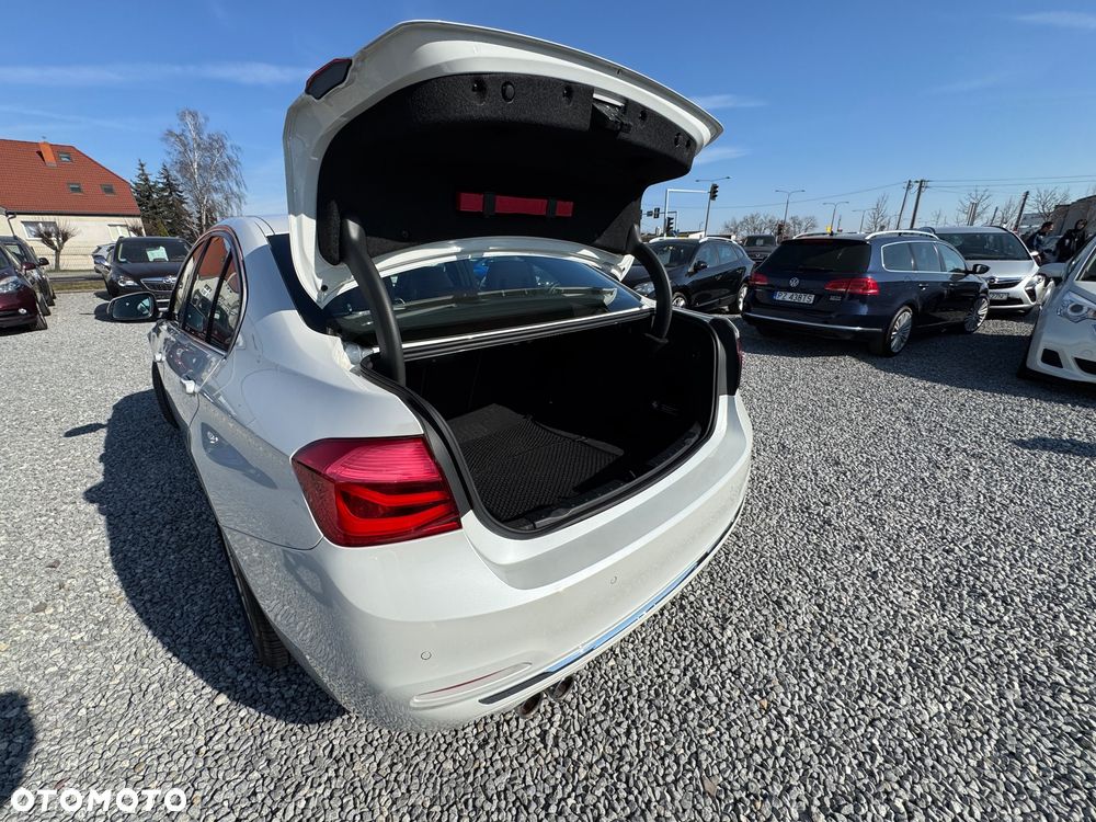 BMW Seria 3 320d Luxury Line - 14