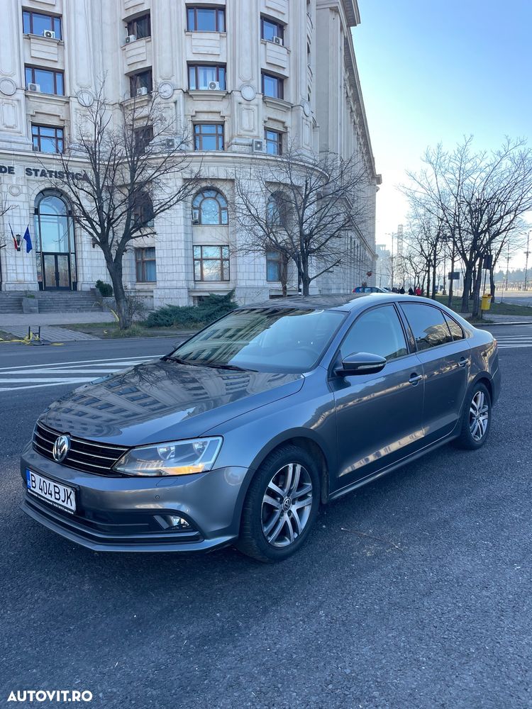 Volkswagen Jetta 2.0 TDI DSG Comfortline - 3