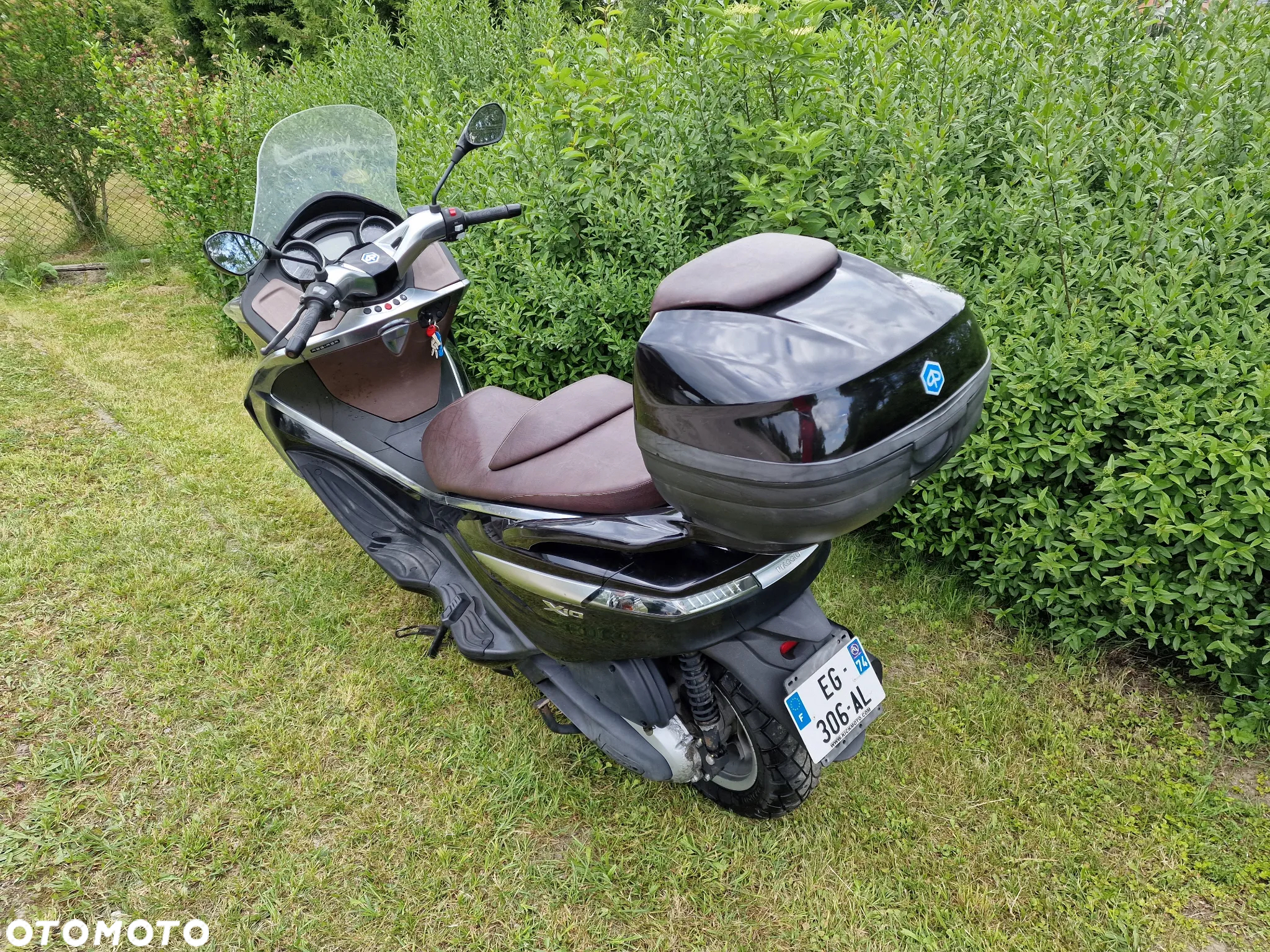 Piaggio X10 - 10