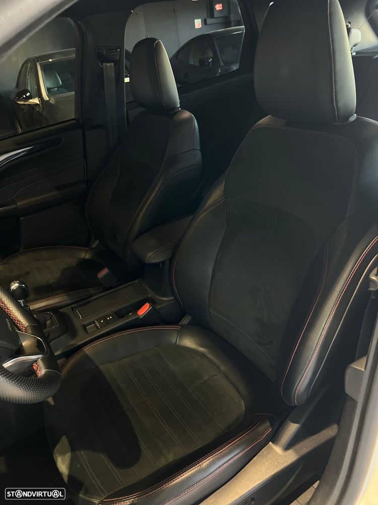 Ford Kuga 1.5 EcoBoost ST-Line - 38