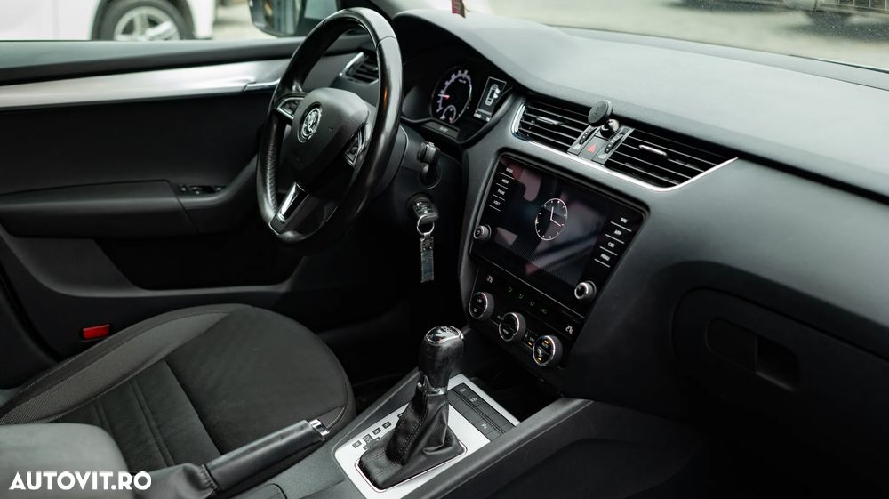 Skoda Octavia Combi Diesel 1.6 TDI DSG Style - 22