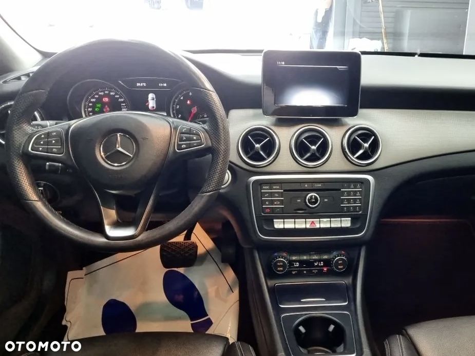 Mercedes-Benz CLA - 4