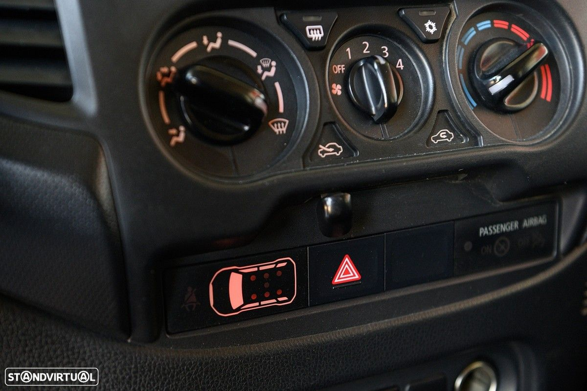 Mitsubishi L200 2.4 DI-D CD Invite 4WD - 38