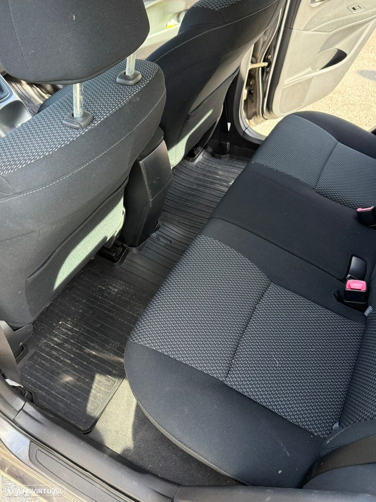 Toyota Auris 1.4 D-4D - 5