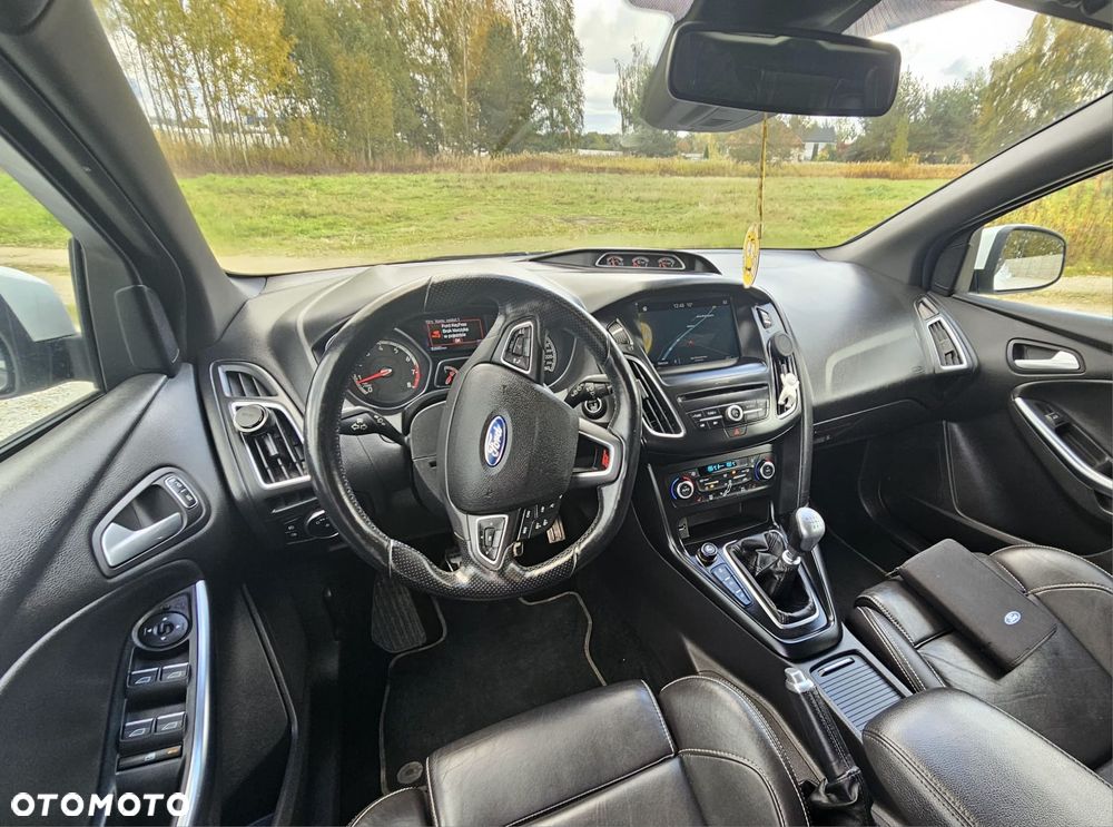 Ford Focus Turnier 2.0 EcoBoost ST mit Leder-Sport-Paket - 14