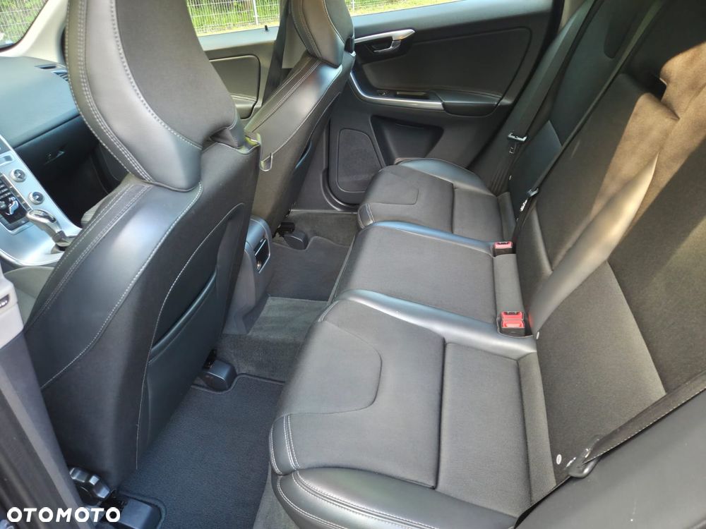 Volvo XC 60 D3 Drive-E Momentum - 19