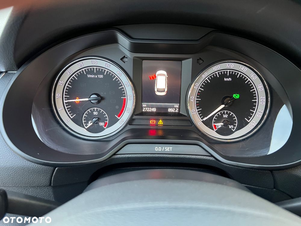 Skoda Octavia 1.6 TDI SCR Clever DSG - 17