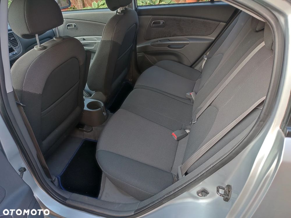 Kia Rio 1.4 City - 7