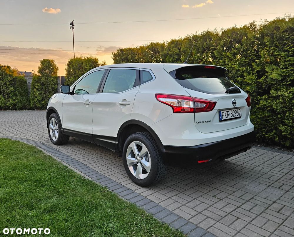 Nissan Qashqai 1.6 DCi N-Connecta - 9