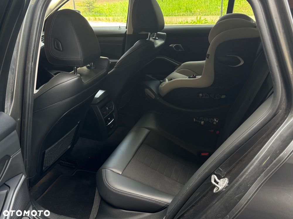 BMW Seria 3 320d xDrive Edition Luxury Line Purity - 23