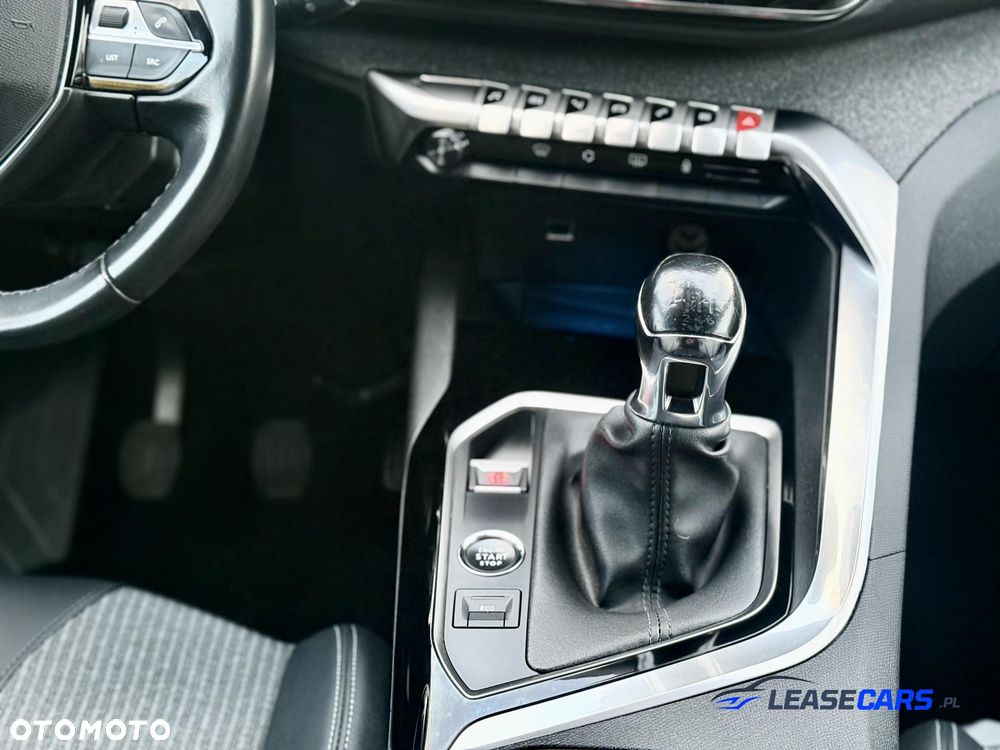 Peugeot 3008 PureTech 130 Stop & Start GPF Allure - 17