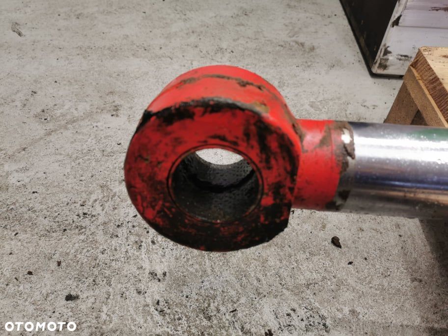 Manitou MLT 627 {Cylinder hydrauliczny unoszenia teleskopa} - 9