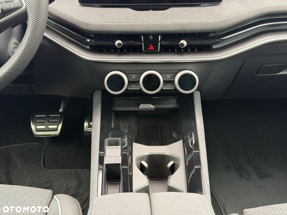Skoda Superb 2.0 TDI SCR 4x4 Sportline DSG - 14