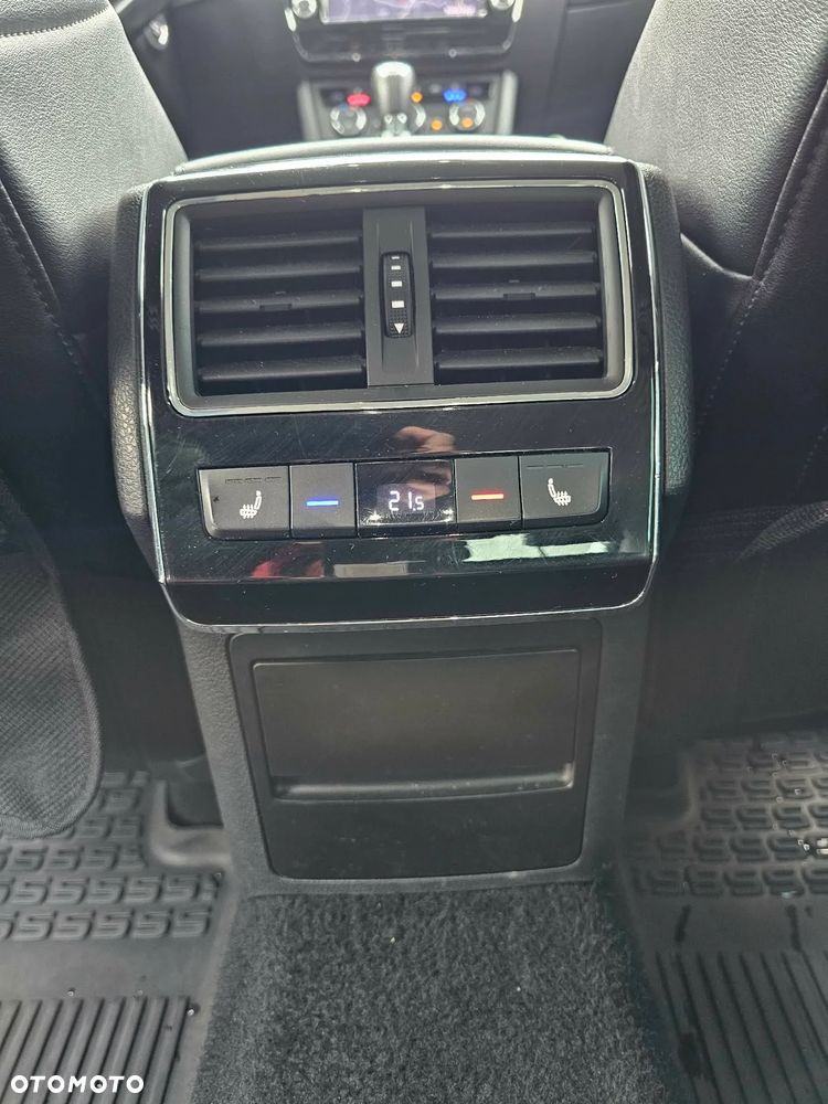 Skoda Superb 2.0 TDI 4x4 L&K DSG - 33