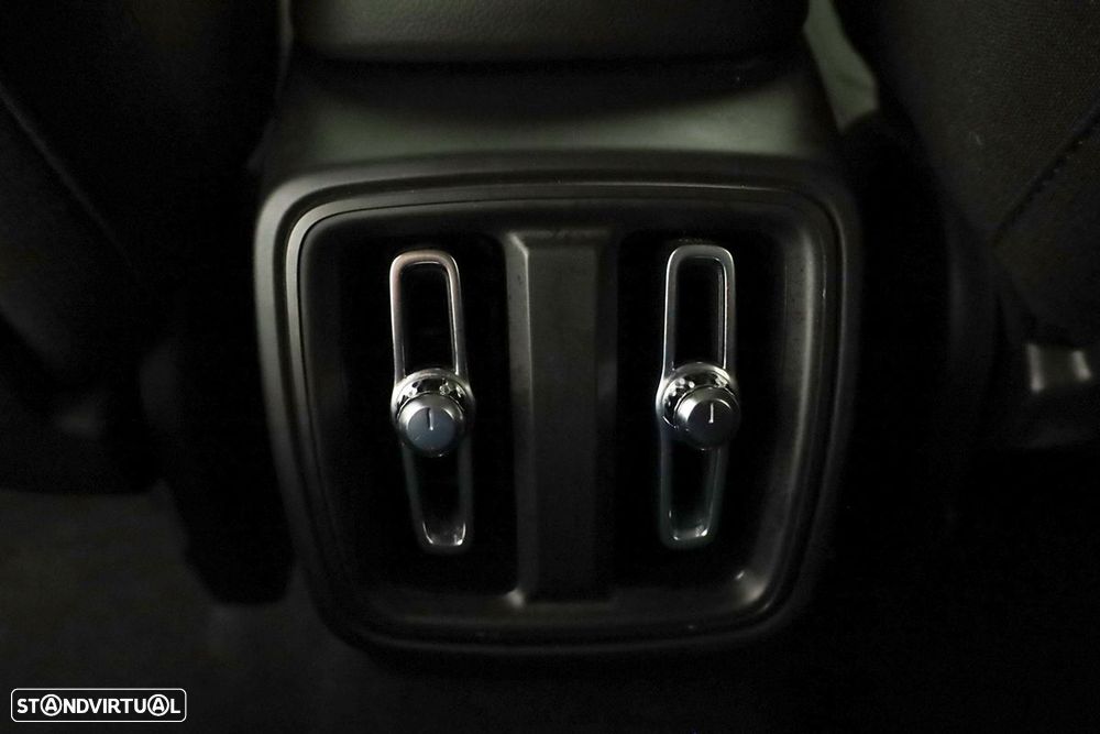 Volvo XC 40 2.0 B3 Essential - 22