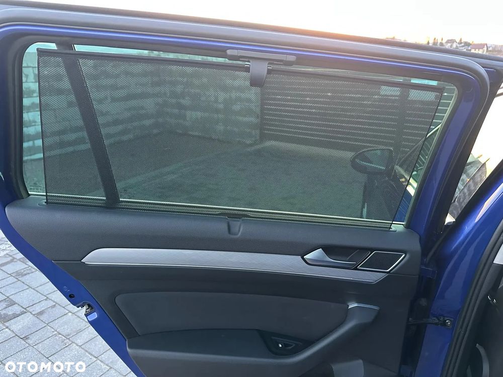 Volkswagen Passat Variant 2.0 TDI SCR DSG R-Line - 21