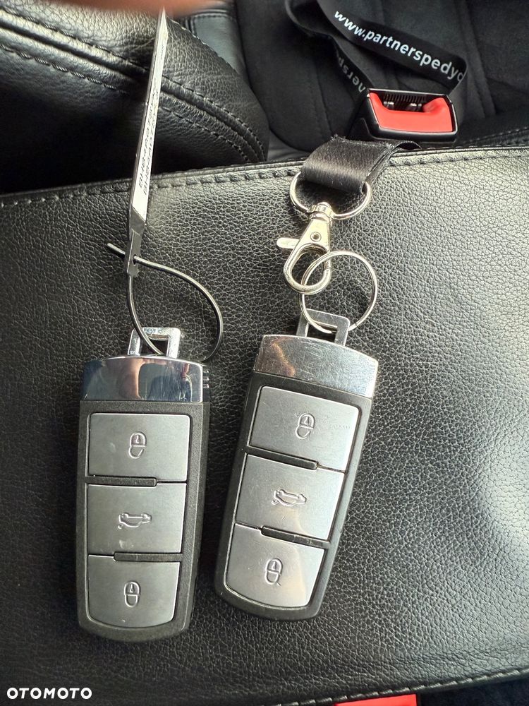 Volkswagen Passat Variant 2.0 TDI DPF Highline - 23