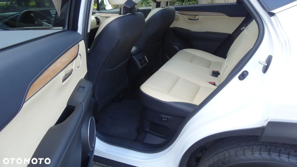 Lexus NX 300h Prestige AWD - 11