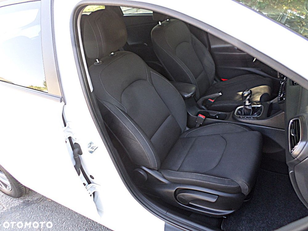 Hyundai i30 blue Kombi 1.4 Style - 22