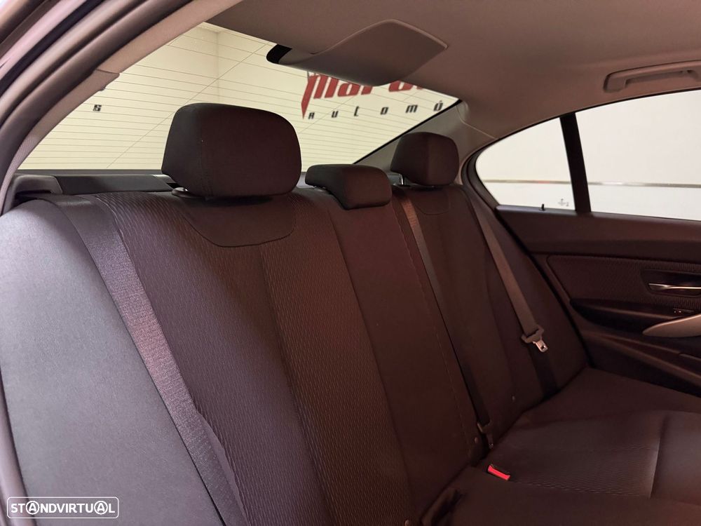 BMW 316 d Line Sport - 42