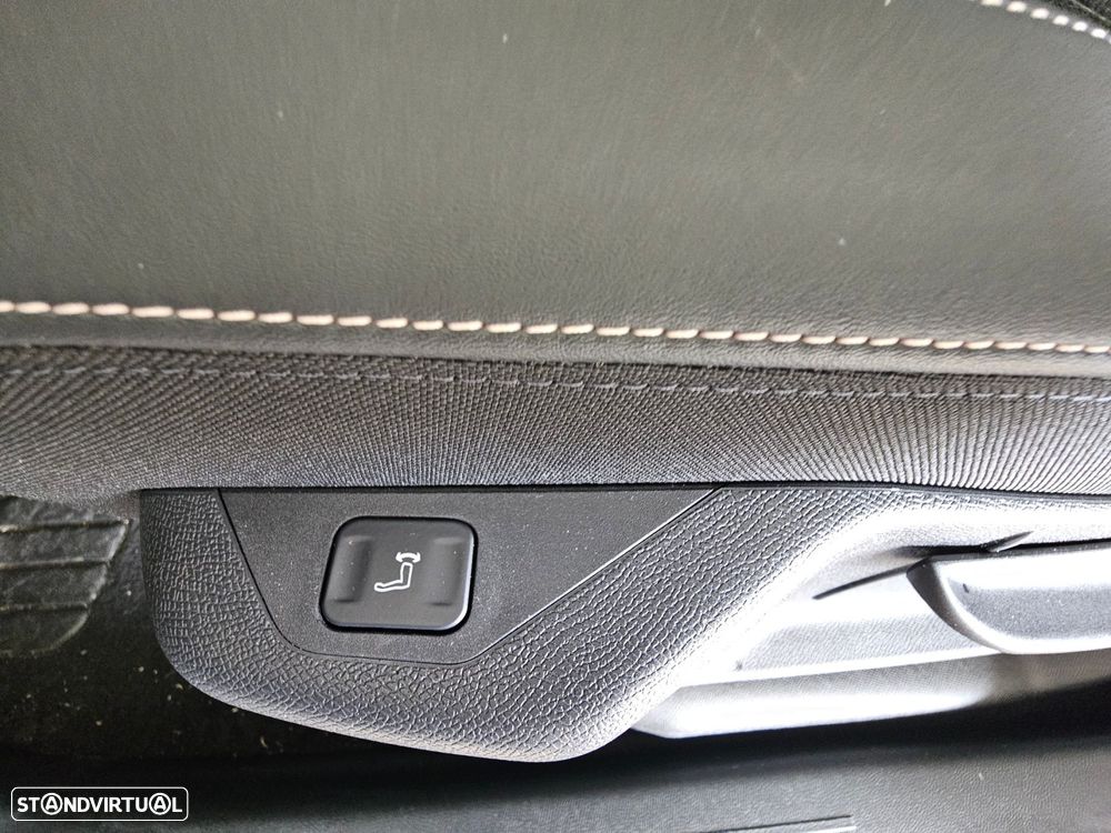 Peugeot 3008 1.2 Hybrid Allure e-DCS6 - 19