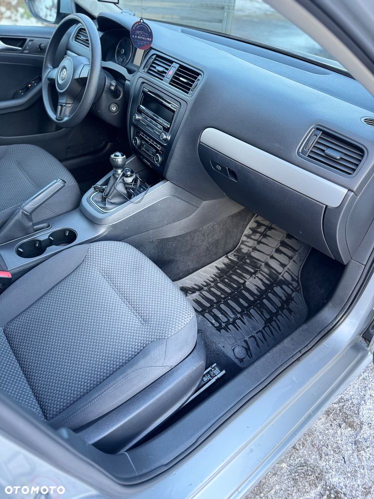 Volkswagen Jetta 1.6 TDI Trendline - 8