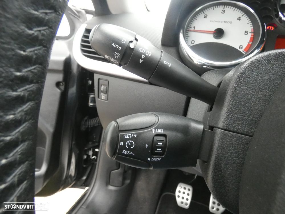 Peugeot 207 CC 1.6 HDi FAP Sport - 16