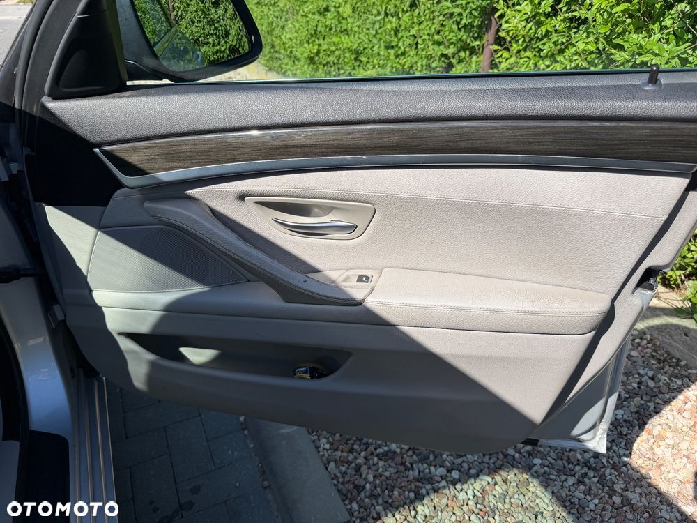 BMW Seria 5 530d Sport-Aut Luxury Line - 30