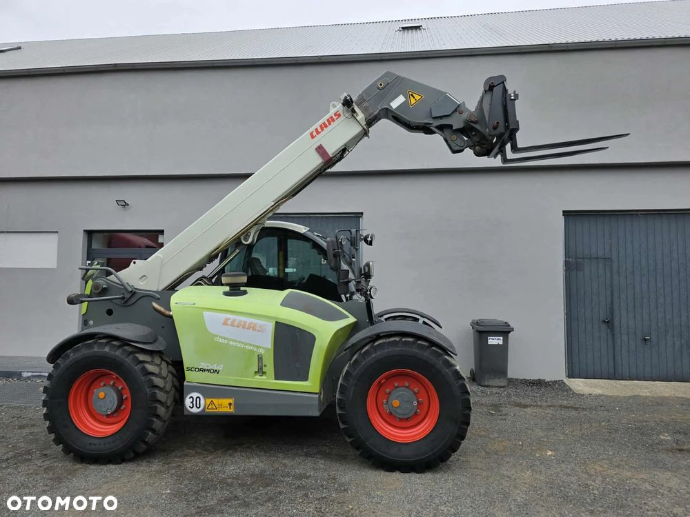 Claas Scorpion 7044 - 17