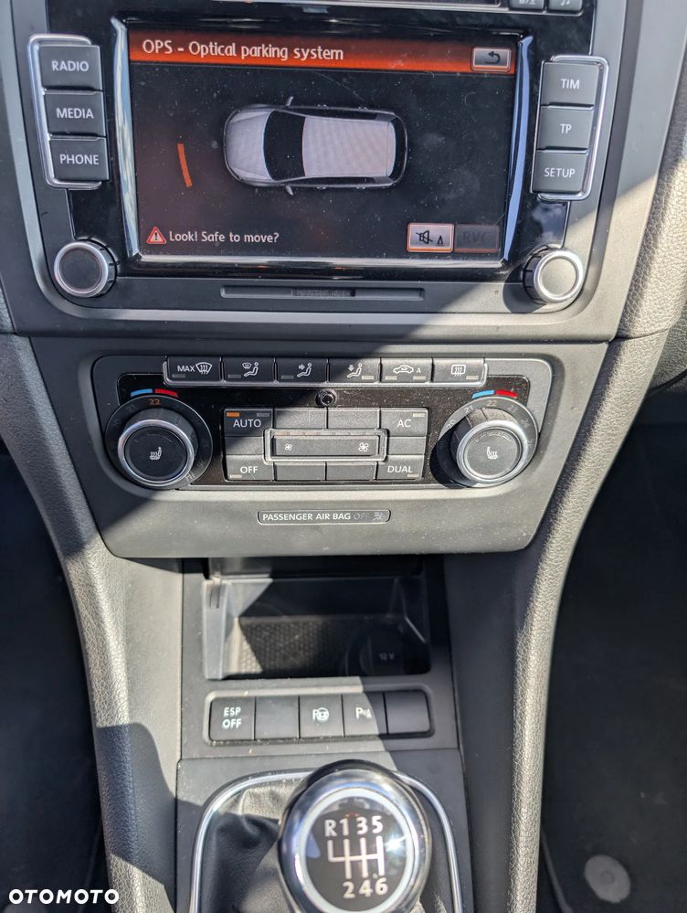 Volkswagen Golf 2.0 TDI DPF Highline - 22