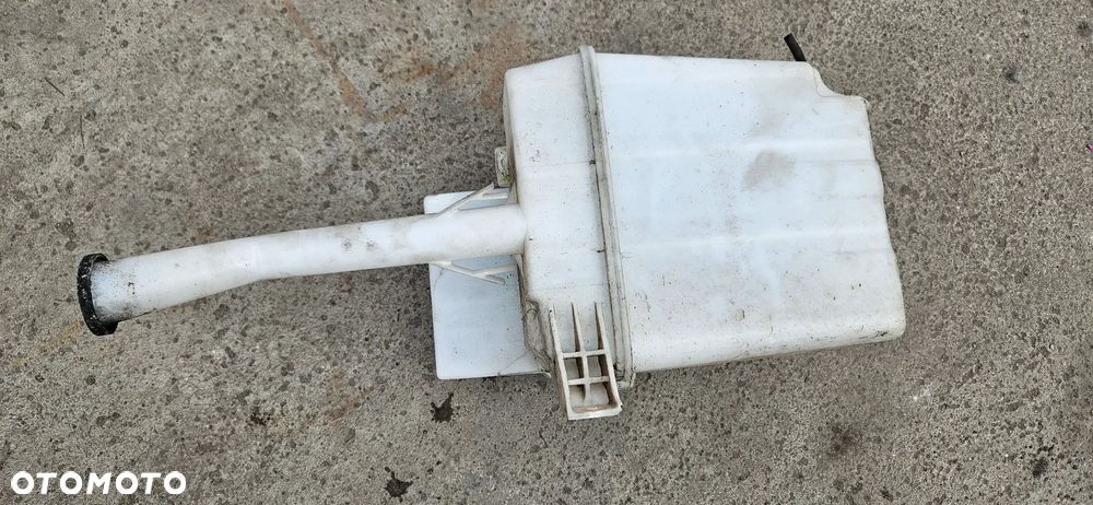 Zbiornik spryskiwaczy pompki Toyota Avensis T25 lift 2,2 D-CAT 2008r - 1