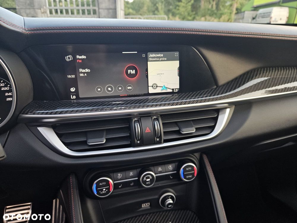 Alfa Romeo Stelvio 2.0 Turbo 16V AT8-Q4 Veloce Ti - 18