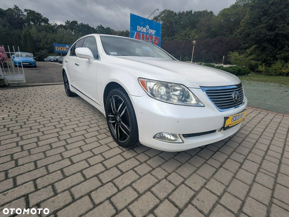 Lexus LS 460 AWD - 30