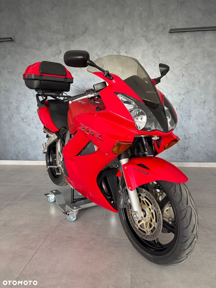 Honda VFR - 3
