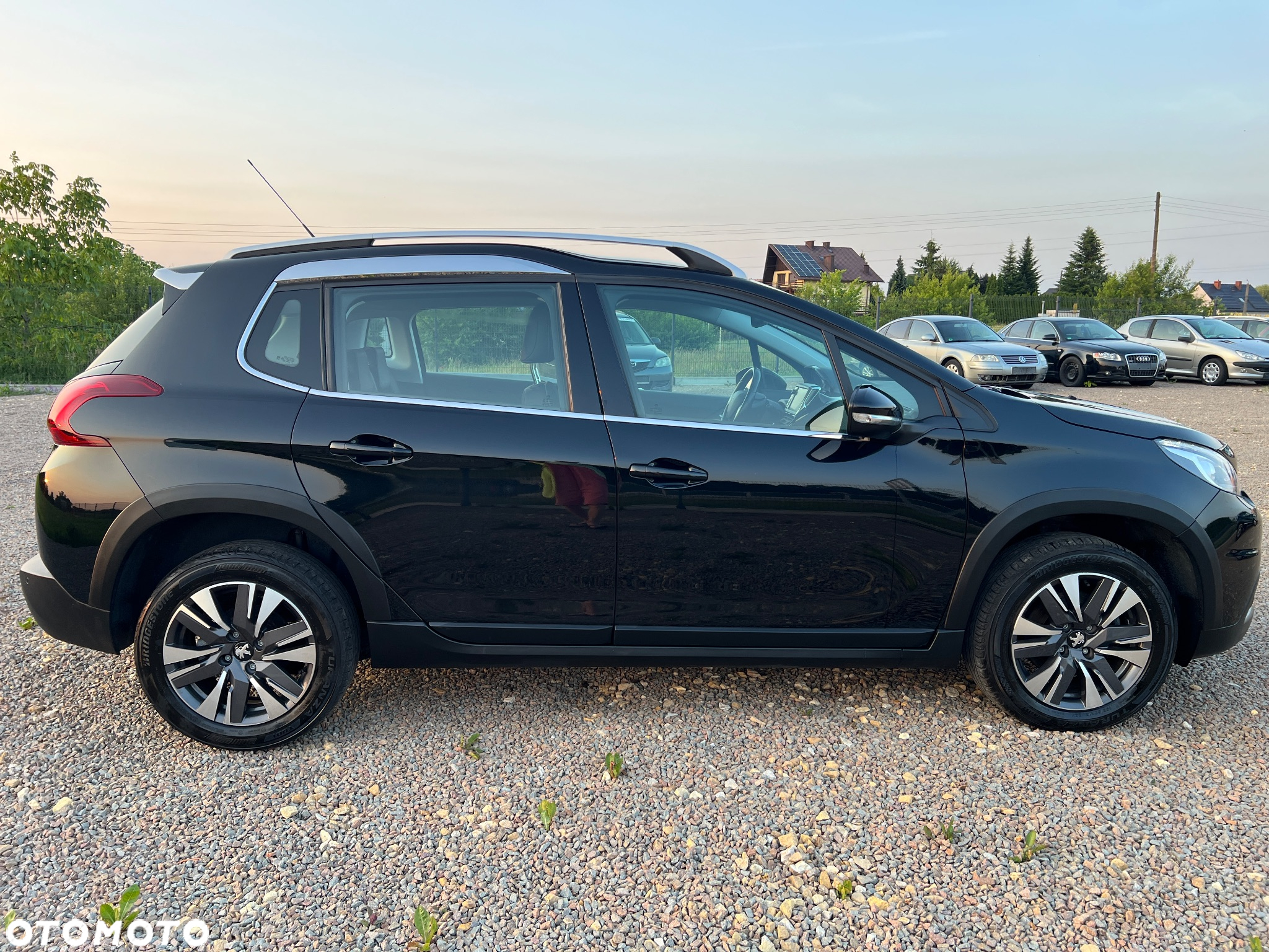 Peugeot 2008 1.2 Pure Tech Allure S&S - 13