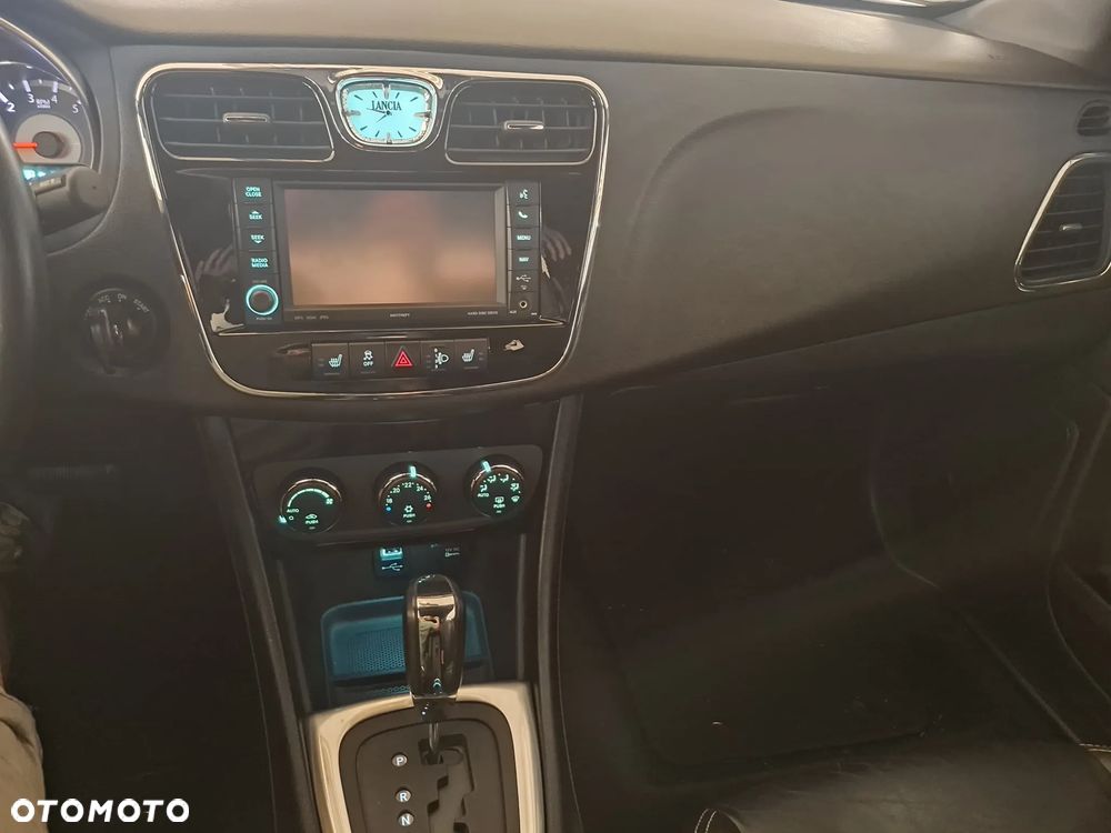 Chrysler 200 - 11