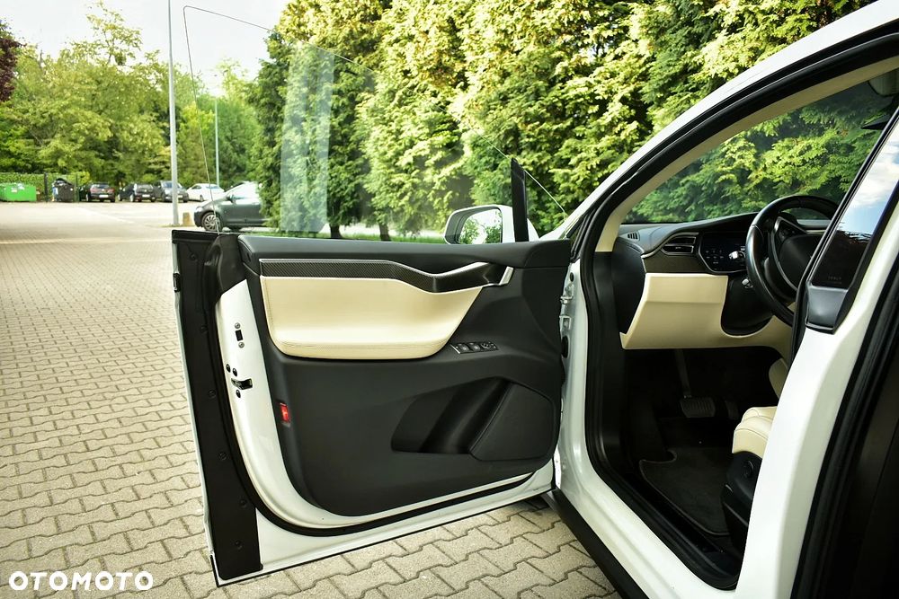 Tesla Model X Long Range Plus - 12