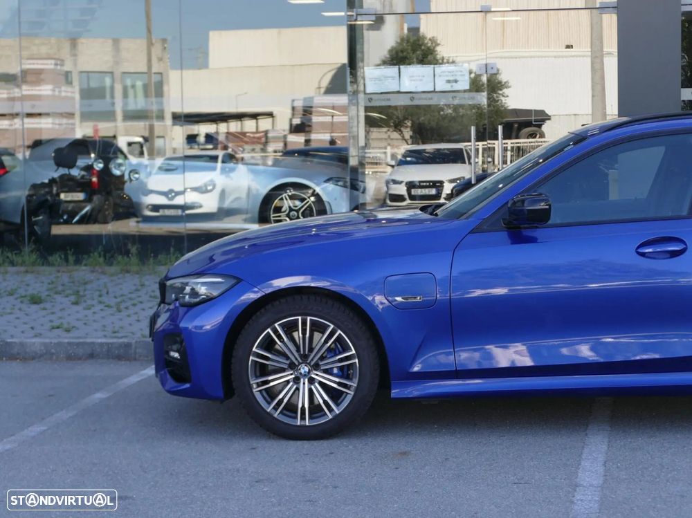 BMW 330 e Pack Desportivo M Auto - 17